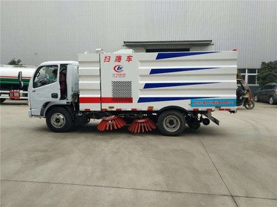 多利卡5方掃路車與吸糞車 城市環衛的雙重保障