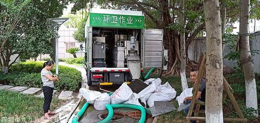 小型吸糞車與新型吸污車 城市環(huán)境維護(hù)的高效清潔衛(wèi)士