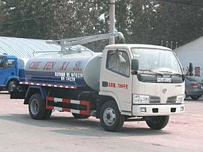 東風(fēng)CLW4015F吸糞低速貨車與吸污車 專業(yè)環(huán)衛(wèi)作業(yè)的得力助手